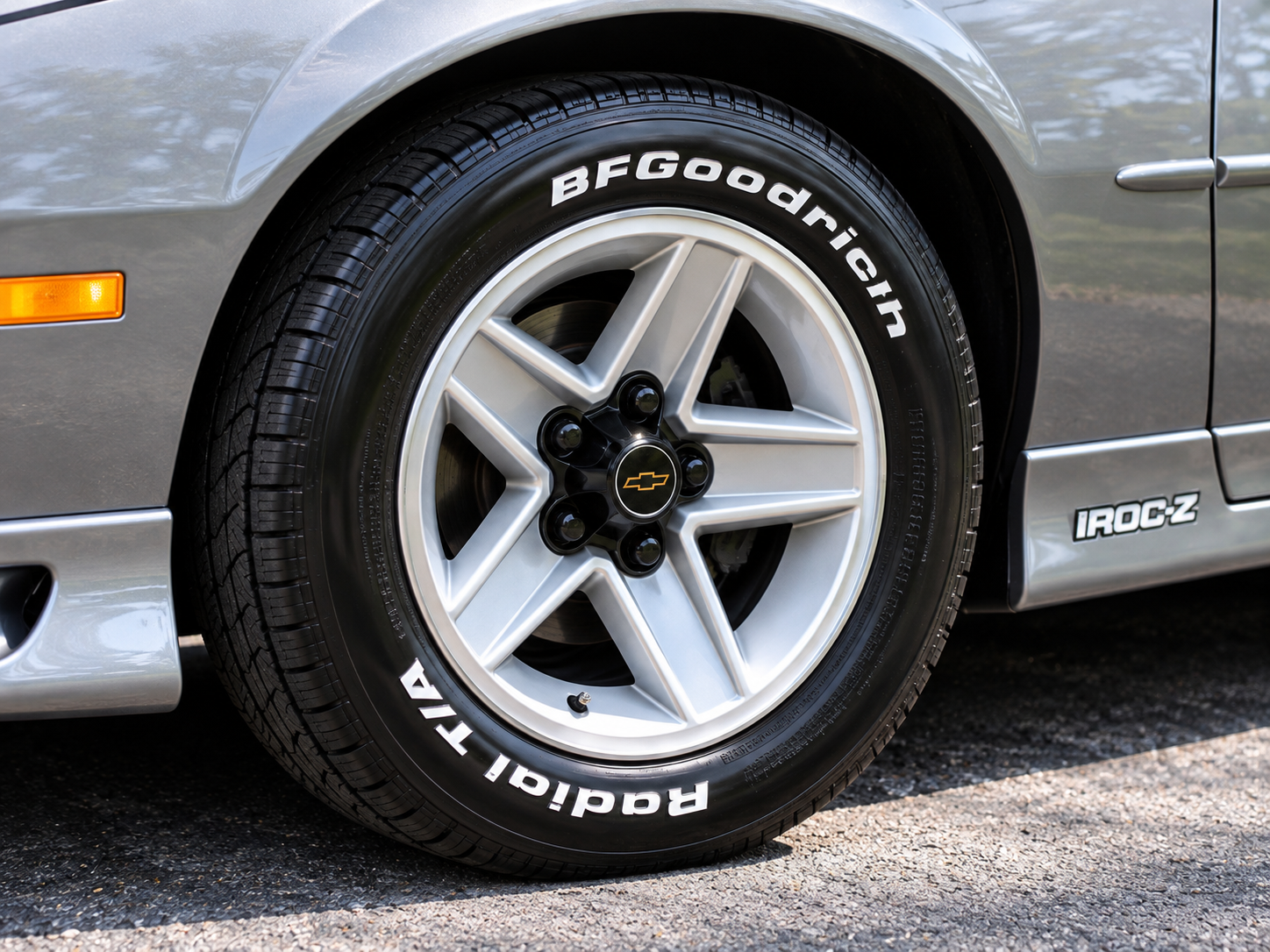 Harvest Culture Camaro, wheel and IROC-Z badge close-up